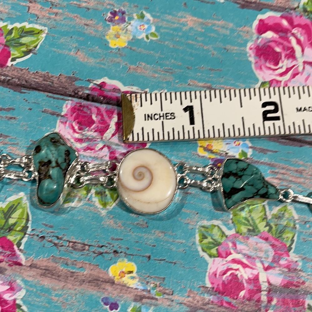 Shiva Shell & Howlite Bracelet - Picture 9 of 11